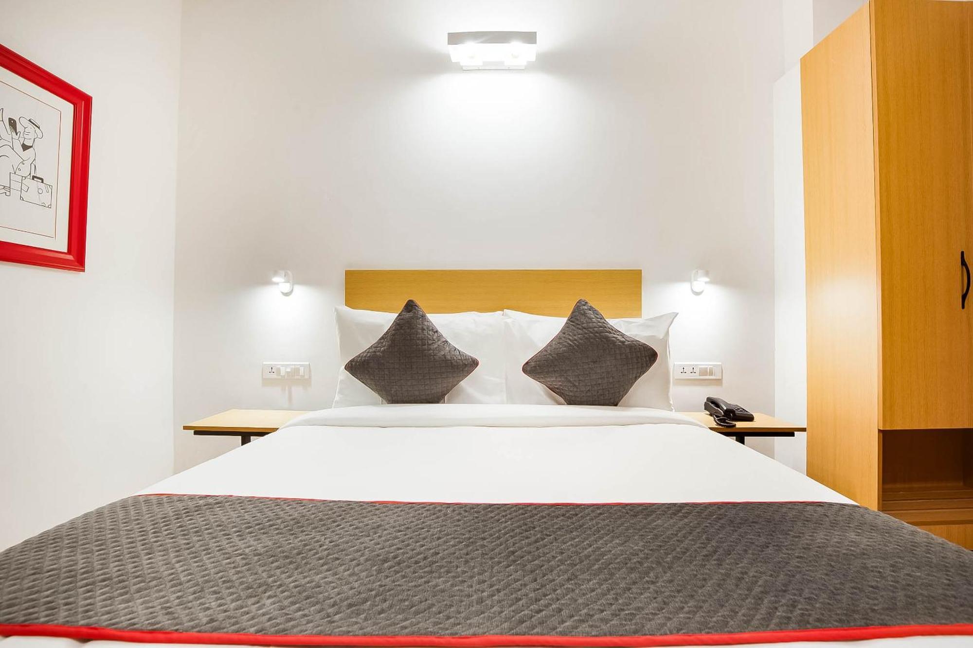 Super Townhouse Lords Inn Regency Mānglia Zewnętrze zdjęcie